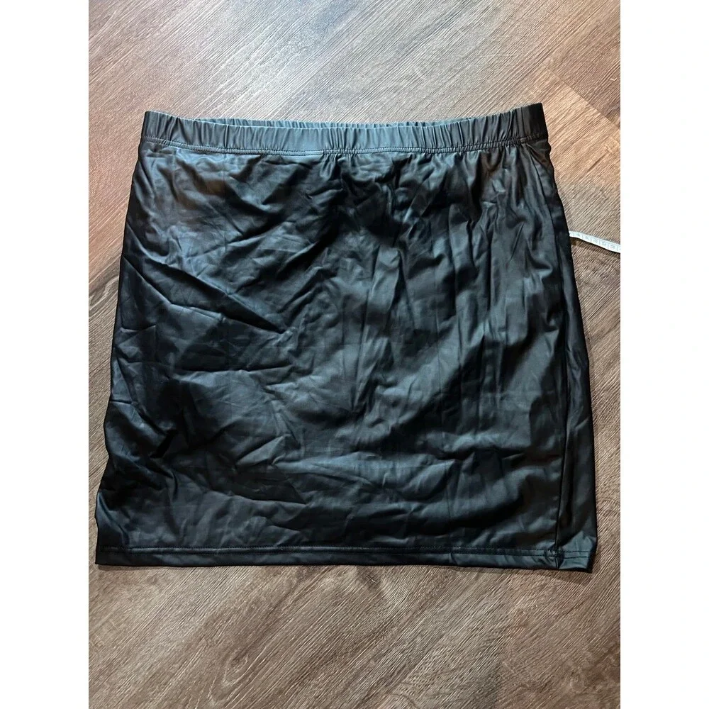 Shein Curve faux leather mini‎ skirt